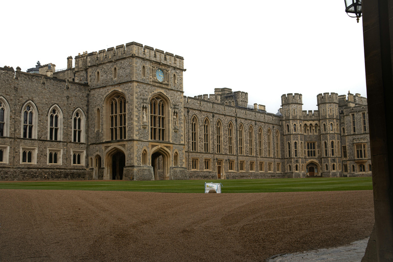 London: Private Tour to Windsor Castle, Stonehenge & Bath