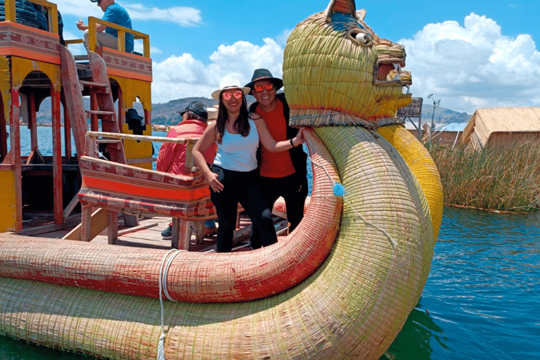 Excursion en bateau sur les îles Uros et Taquile depuis PunoJournée complète sur les îles Uros et Taquile en bateau rapide depuis Puno