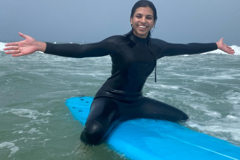 Porto: Surfing w małej grupie z transportemDoświadczenie surfingowe w małej grupie z transportem w Porto