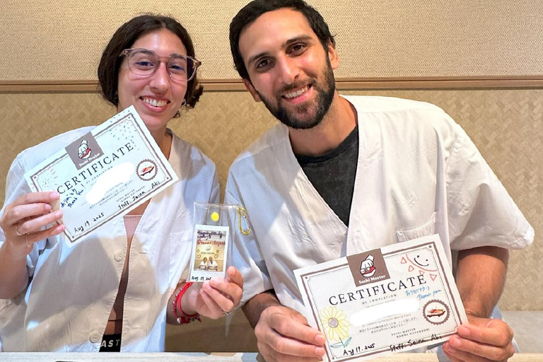 Osaka: Sushi Making in Spacious Studio with Certificate 10/1～Sushi Roll Making Experience