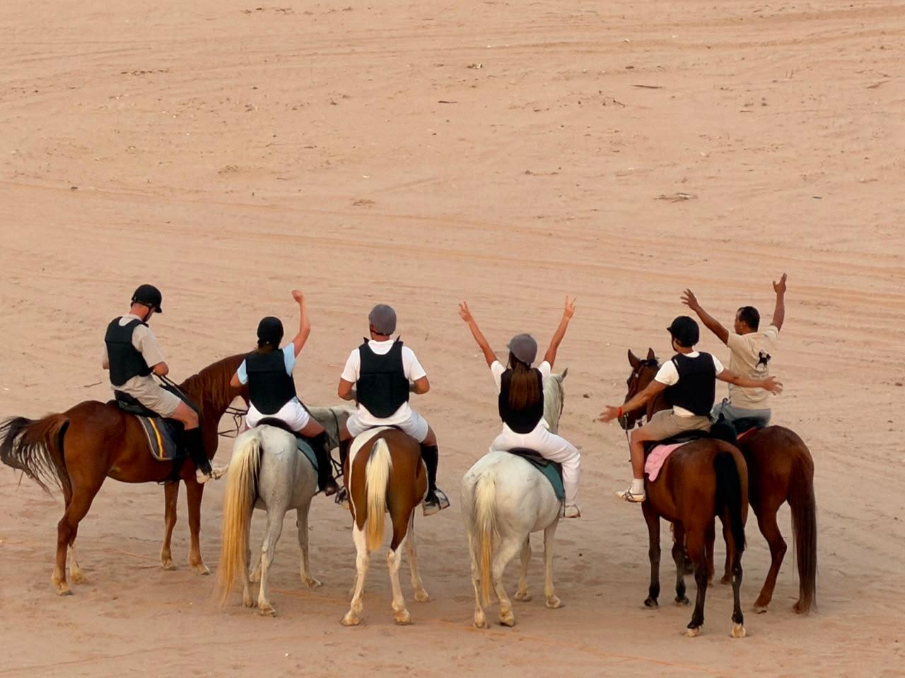 Hurghada: Sonnenuntergangs-Oasen-Safari mit Ausritt & Sternenbeobachtung