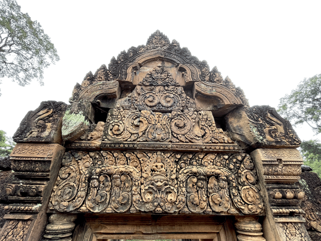 Private Banteay Srei and Grand Tour Leading by expert guide