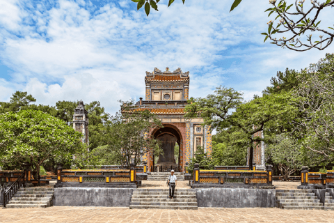 Hue: Imperial City, gravar med bil och engelsktalande förareBesök 7 platser