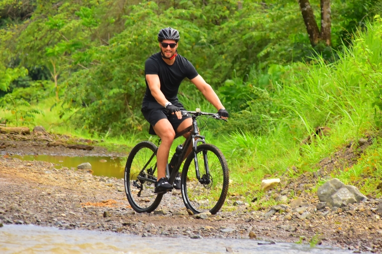Playa Herradura: recorrido en bicicleta de montaña por la selva y las cascadas