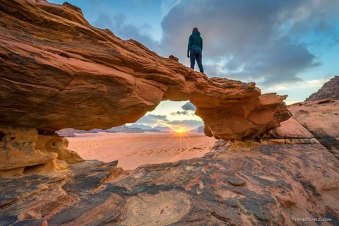 瓦迪拉姆沙漠探险之旅：超越地平线2-Hour 4x4 Safari
