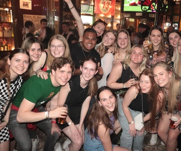 Madrid: Top Pub-Crawl with Drinks and Nightclub Entry