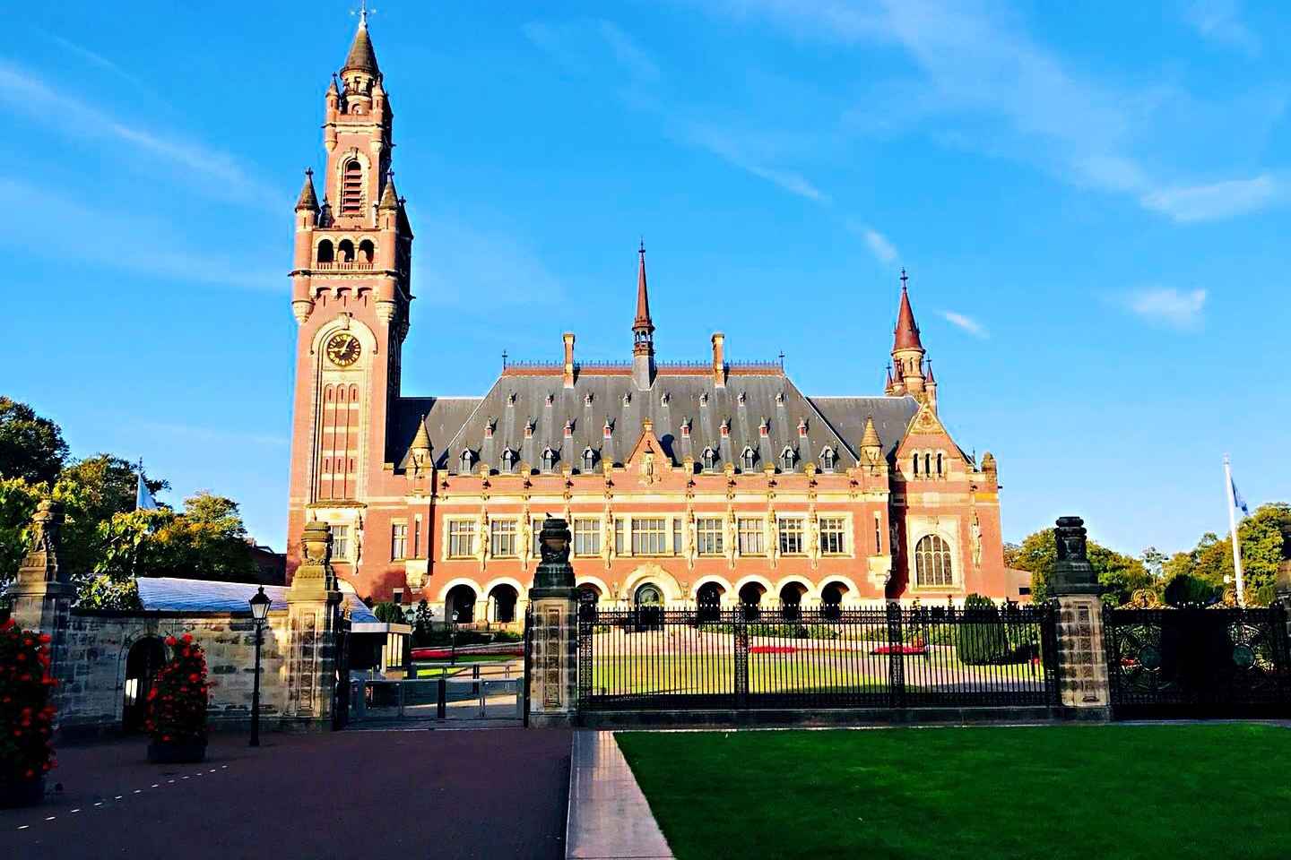 From Amsterdam: Day Tour to Rotterdam, Delft and The Hague - Tour with Madurodam