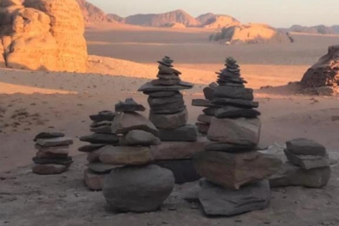 4-godzinna wycieczka o zachodzie słońca, najważniejsze atrakcje pustyni Wadi Rum4-godzinna wycieczka jeepem rano lub o zachodzie słońca. Najważniejsze atrakcje pustyni Wadi Rum
