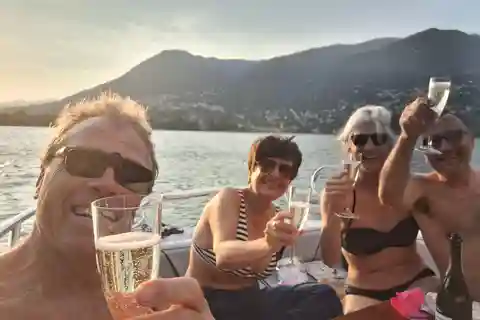 Lake Como Boat Tour: 6 hours Private Free Ride on Lake Como