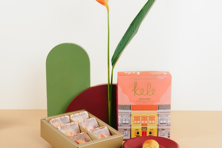 Kele Pineapple Tarts/Ball Souvenir Box (Chinatown Pick up) 6 Pieces Jade Pineapple Balls (Pandan) Peranakan Box