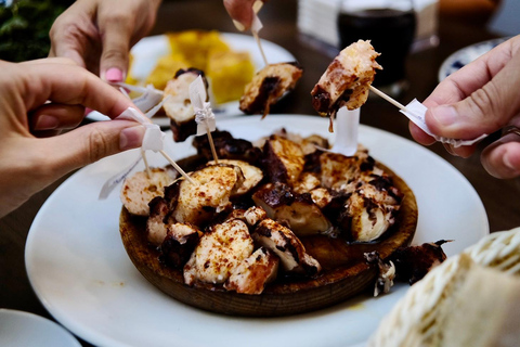 Santiago de Compostela: Food Tour with 6 Tastings & Drinks