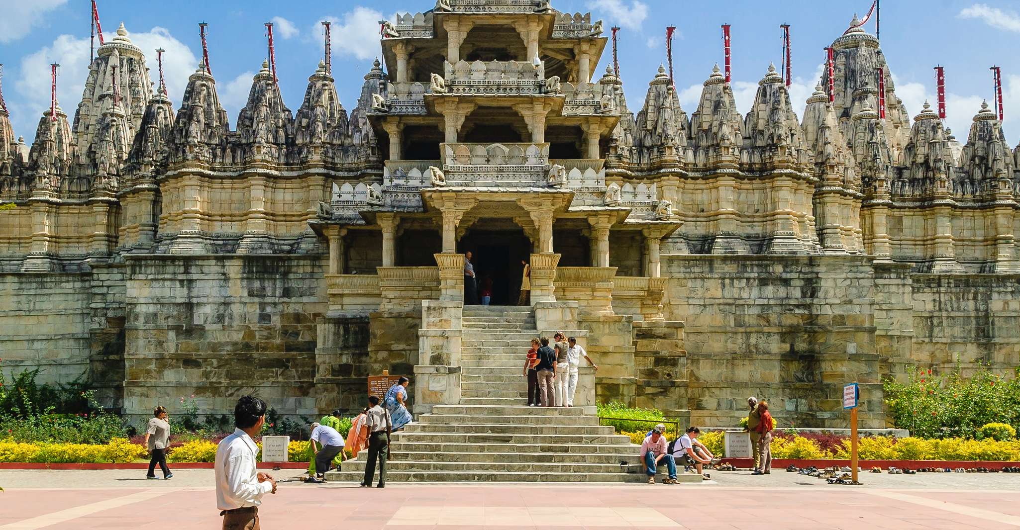 Private Day Tour to Kumbhalgarh Fort & Ranakpur Jain Temple - Housity