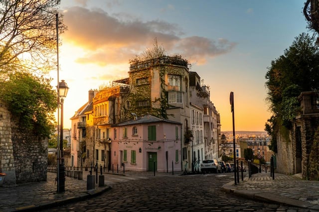 Montmartre. L&#039;antico villaggio degli artisti e il suo fascino unico.