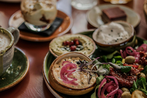 Budapest: Mezze Platter with Unlimited Wine & Sparkling