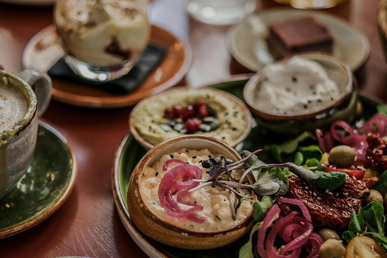 Budapest: Mezze Platter with Unlimited Wine & Sparkling