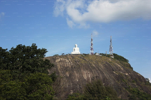 Colombo: Yapahuwa Rock Fortress and Kurunegala Day Trip