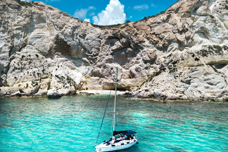 Cagliari: Sailboat Tour with Snorkeling and Apéritif Shared sailing boat tour with aperitif in the Gulf of Cagliari