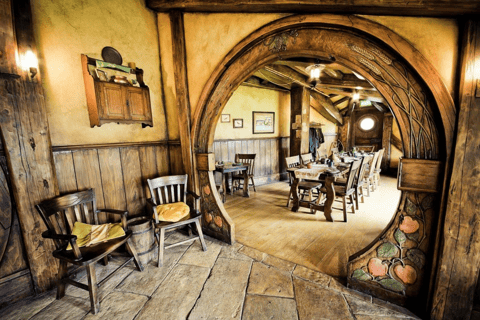 Private Day Tour: Waitomo Glowworms & Hobbiton Movie Set