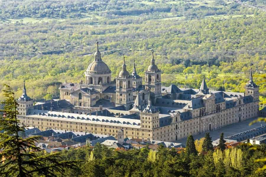 Von Madrid aus: El Escorial, Valle de los Caídos & Segovia Reise. Foto: GetYourGuide Von Madrid aus: El Escorial, Valle de los Caídos & Segovia Reise. Foto: GetYourGuide