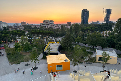 Tirana: Wycieczka piesza po atrakcjach historycznego centrum miasta