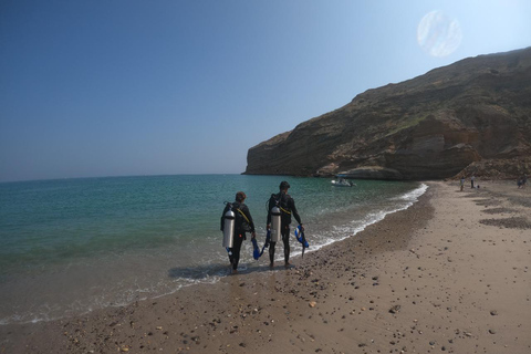 Mascate Experiencia privada de submarinismo en la playa de Qantab