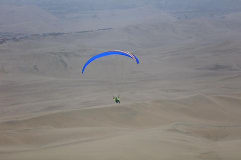 Z Huacachina: Lot paralotnią nad pustynią