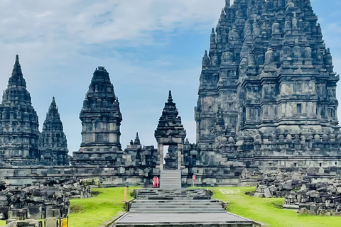 Yogyakarta; Alba/ Salita al Borobudur e Tempio di PrambananAlba a Borobudur, salita in cima e tour del tempio di Prambanan