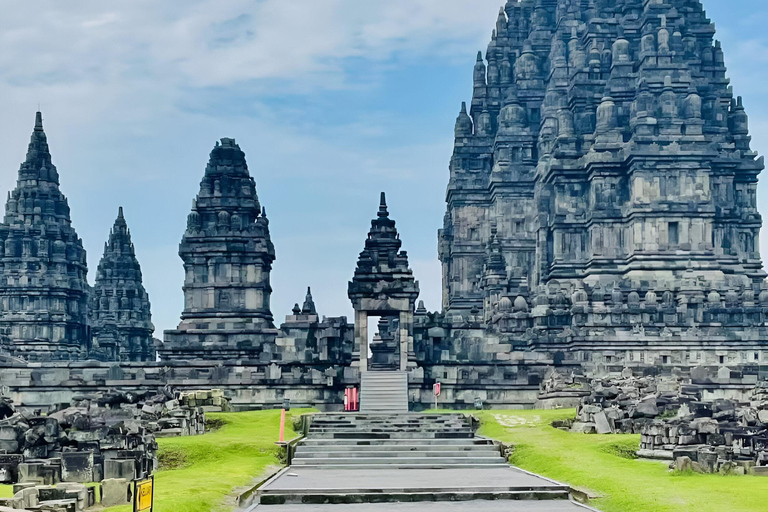 Yogyakarta; Alba/ Salita al Borobudur e Tempio di PrambananAlba a Borobudur, salita in cima e tour del tempio di Prambanan