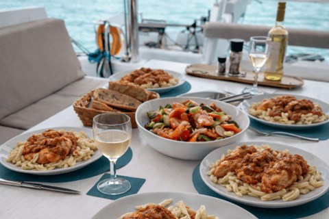 Gouves: Dia Island Catamaran Cruise with Swimming&Snorkeling