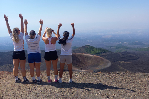 TOUR GUIDATO DELL&#039;ETNA CON PARTENZA DA CATANIAExcursión al Etna por la mañana