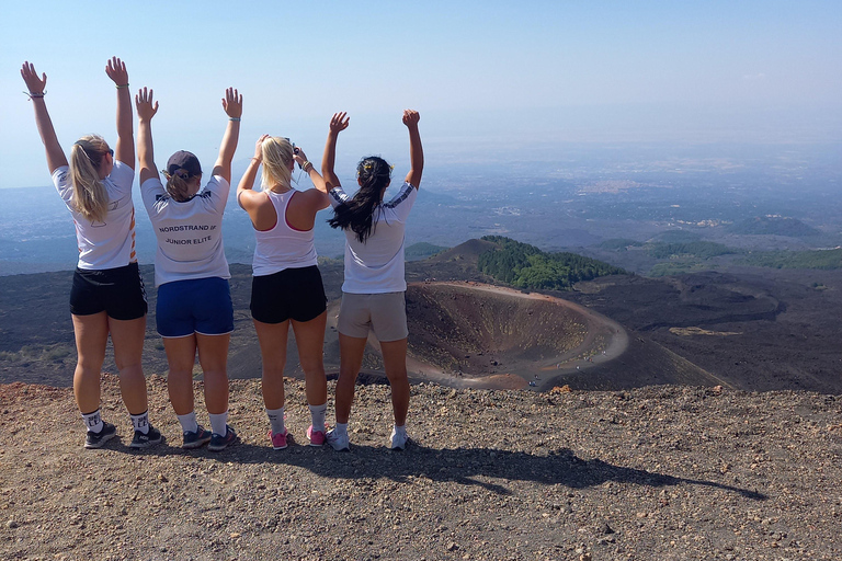 TOUR GUIDATO DELL&#039;ETNA CON PARTENZA DA CATANIAExcursión al Etna por la mañana