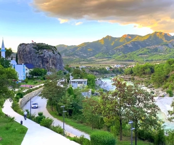 RED LINE: Vlore-Gjirokaster-Permet daily tour with guide
