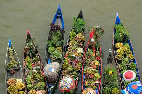 Bangkok : Visite du chemin de fer de Maeklong et du marché flottant d'Amphawa