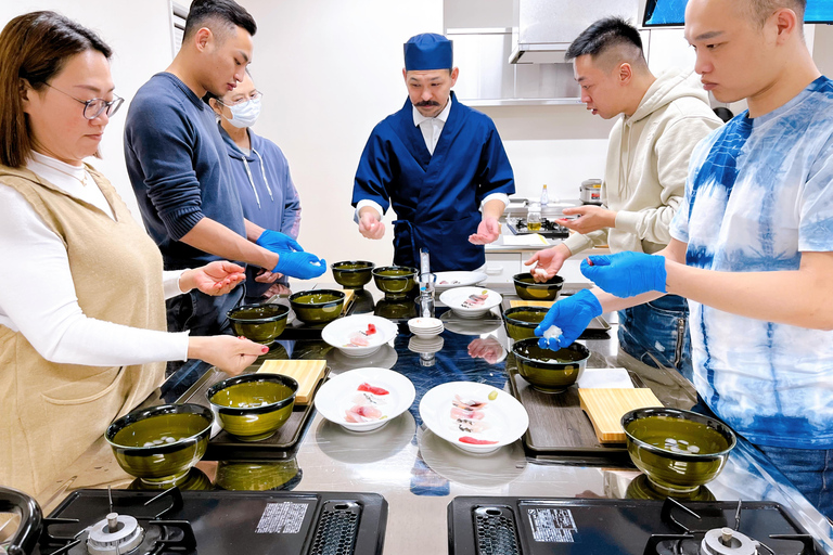Naha Makishi Public Market : Sushi making experience English guided guide