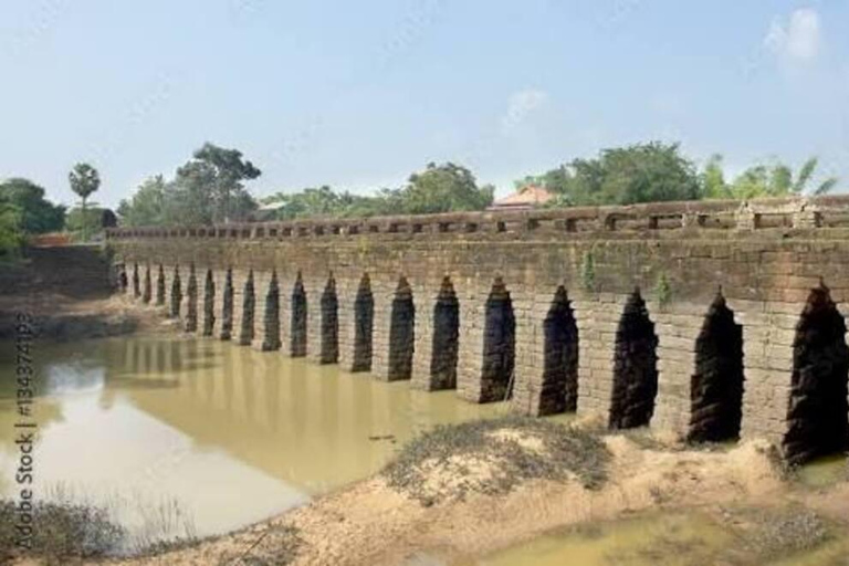 Siem Reap to Phnom Penh: Private Transfer with Scenic Stops