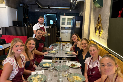 Segredos napolitanos: aula de massa e tiramisù para amantes da gastronomiaSegredos Napolitanos: Aula de Massa e Tiramisù para quem curte comida