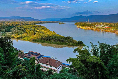 Journée complète à Chiang Rai : 3 temples, Triangle d&#039;Or et tour en bateau