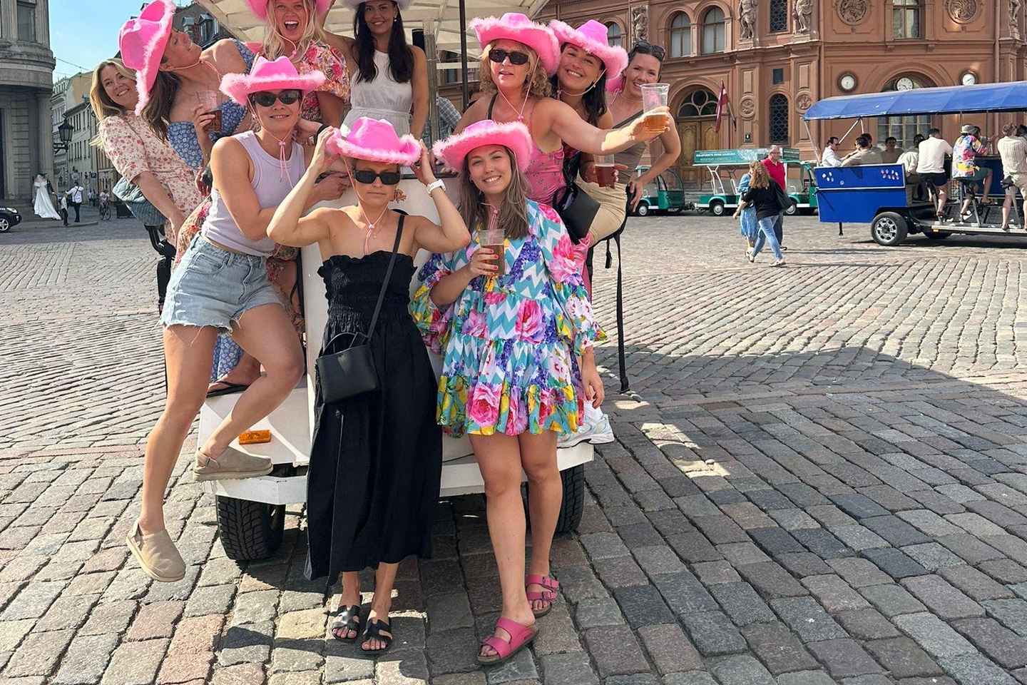 Riga: Prosecco Bike & Pub Crawl - Riga: Prosecco Bike & Pub Crawl