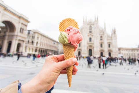 Milán: Grupo reducido - Castillo, degustación de helado y azotea del DuomoMilán: Tour en grupo reducido del Castillo y la Azotea del Duomo con Gelato