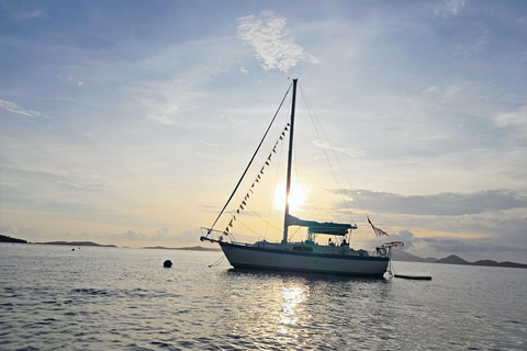 St Thomas: Jeep Tour & Sailing Snorkel Cruise Combo St Thomas: Jeep Tour & Sailing Snorkel Cruise Combo