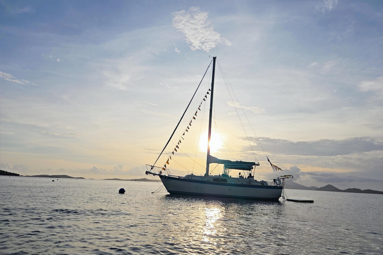 St Thomas: Jeep Tour & Sailing Snorkel Cruise Combo St Thomas: Jeep Tour & Sailing Snorkel Cruise Combo