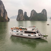 From Hanoi: 2-Day Halong Bay Cruise with Kayaking