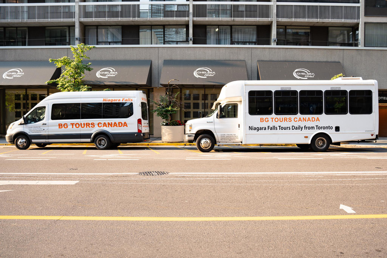 Toronto: Niagara Falls Tour mit Schifffahrt und Behind The Falls