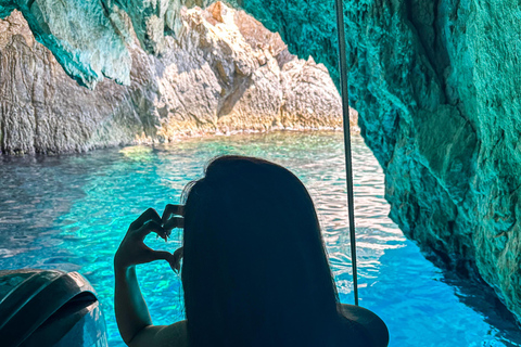 Zakynthos: Half-Day Tour to Navagio, Blue Caves Small boat