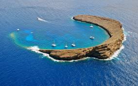 Maui: Molokini Snorkel and Performance Sail with Lunch