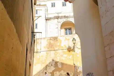 Lissabon: Alfama Alfama, Mouraria Rundvandring med Fado kvällstur, Tapas