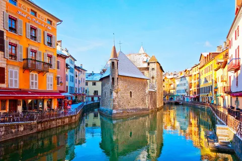 Private day trip from Geneva to Annecy & back, in English