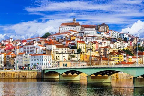 Excursão a pé por Coimbra: Uma Viagem pela História e Cultura