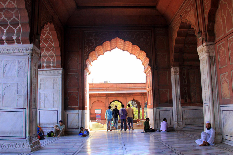 Private Old & New Delhi Tour with Female guide, Car & Lunch All included