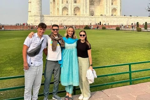 Mumbai to Agra: 2-Day Taj Mahal & Agra Fort Tour by Flight